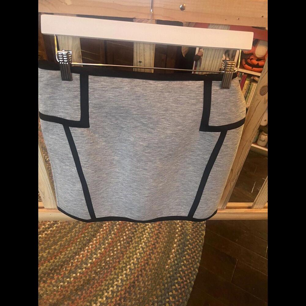 J.O.A. Grey &  Black Mini Skirt Size Med NWT - super soft Full Zipper In‎ Back
